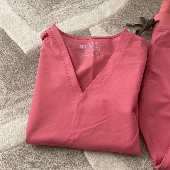 LIMITED EDITION Beat it pink scrub set - Picture 4 of 7